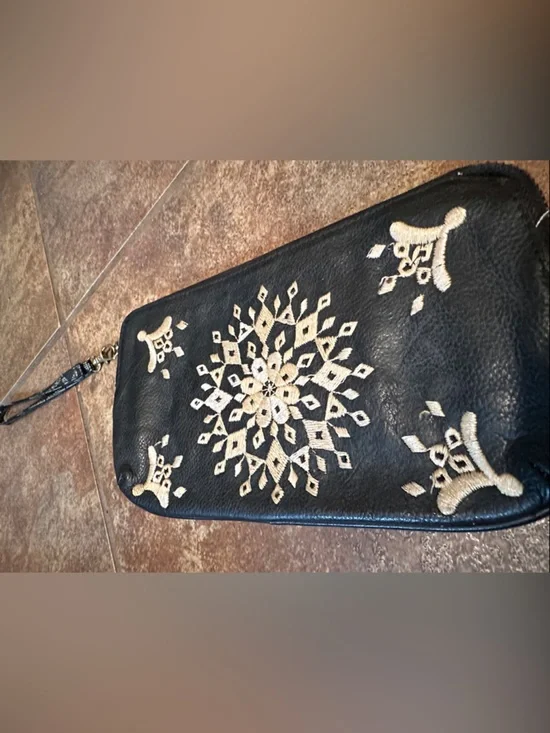 Lucky Brand Embroidered Black Wristlet Clutch - - Picture 2 of 8